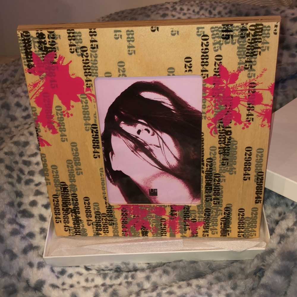 Contemporary Photo Frame - Picture 3 of 11